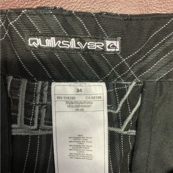 Men’s Quiksilver shorts size 34 - Picture 3 of 4